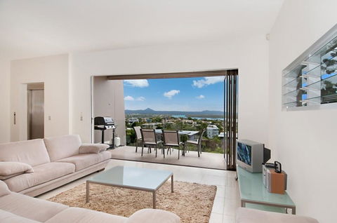 Noosa Penthouse Close To Hastings Street - Unit 2 Vue, 28 Edgar Bennett Ave - Darwin Tourism 2