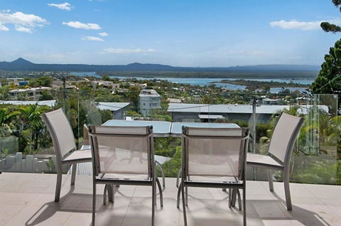 Noosa Penthouse Close To Hastings Street - Unit 2 Vue, 28 Edgar Bennett Ave - Darwin Tourism 0