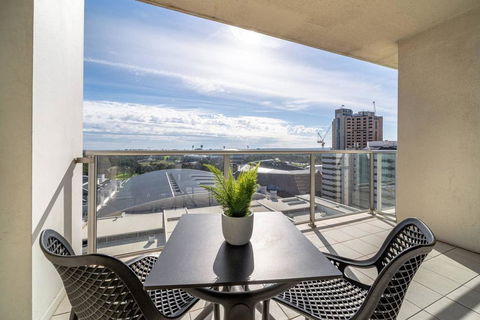Oval View On North Tce-Gym - Pool - Fireworks NYE - Darwin Tourism 2