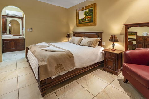Overlander Homestead Motel - Darwin Tourism 1