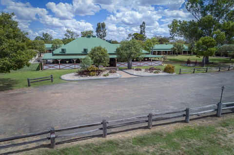 Overlander Homestead Motel - Darwin Tourism 3