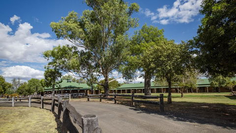 Overlander Homestead Motel - Darwin Tourism 0