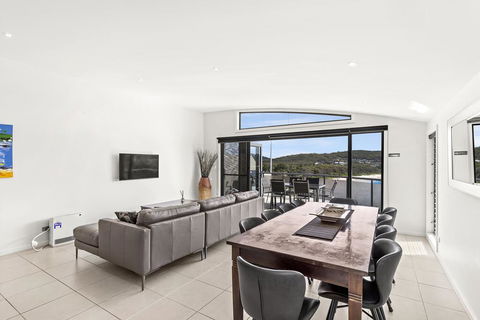 Pacific Drive 14 - Fingal Bay - Darwin Tourism 3