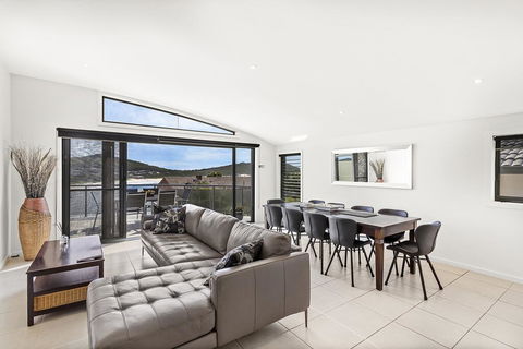 Pacific Drive 14 - Fingal Bay - Darwin Tourism 2
