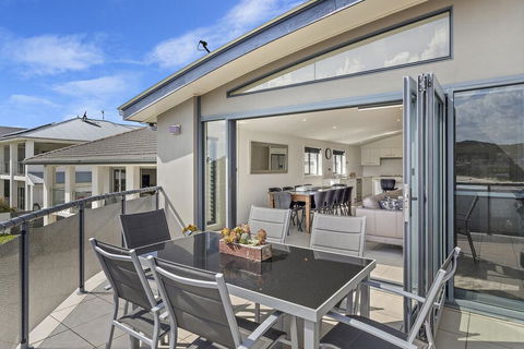 Pacific Drive 14 - Fingal Bay - Darwin Tourism 1