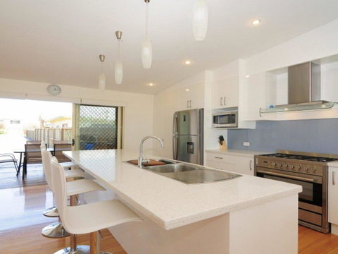 Pacific Views - Direct Access Onto Culburra Beach - Darwin Tourism 3