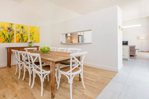 PALM COURT RETREAT - MORNINGTON - Darwin Tourism 1