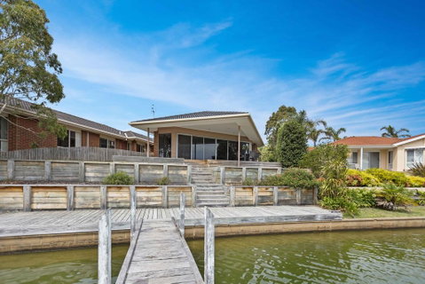Pelican Brief - Relaxing Canal Frontage - Darwin Tourism 0