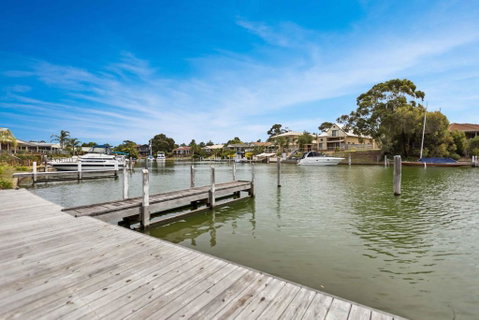 Pelican Brief - Relaxing Canal Frontage - Darwin Tourism 1