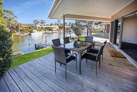 Pelican Brief - Relaxing Canal Frontage - Darwin Tourism 3