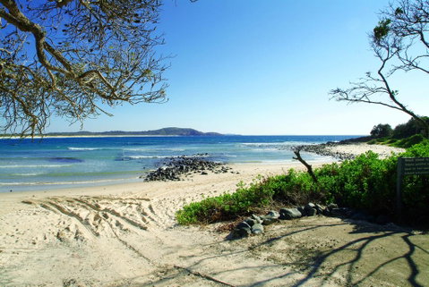 Plomer Beach House - Darwin Tourism 3
