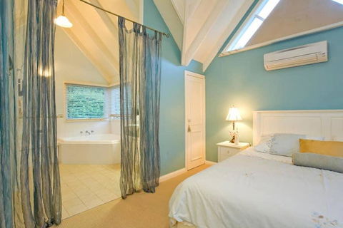 PLUM TREE COTTAGE - Spa Cottage With Woodfire - Darwin Tourism 2