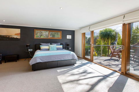 POINT LEO BEACH HOUSE - POINT LEO - Darwin Tourism 0