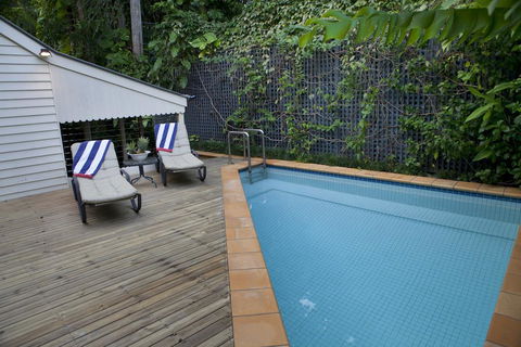 Port Douglas Cottage & Lodge - Darwin Tourism 1