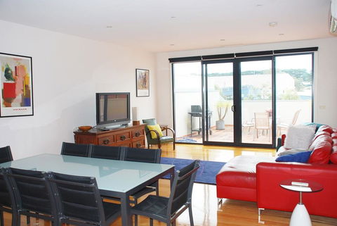 POSITION PERFECT CENTRAL INVERLOCH - Darwin Tourism 0
