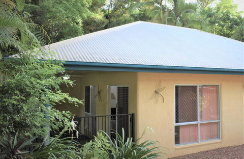 Rainforest Cottage Cairns - Darwin Tourism 3