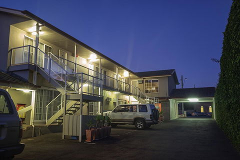 Redwood Manor Motel Apartments - Darwin Tourism 1