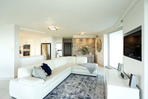Resort Style Beach Apartment - Surfers Paradise - Darwin Tourism 2