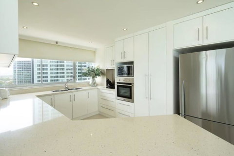 Resort Style Beach Apartment - Surfers Paradise - Darwin Tourism 3