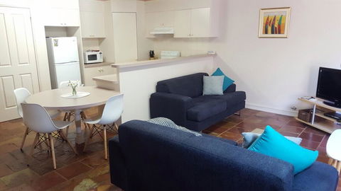 Roshnier Apartment - Darwin Tourism 2