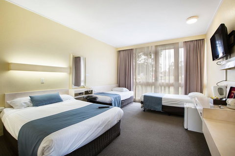 Sandown Park Hotel Noble Park - Darwin Tourism 1