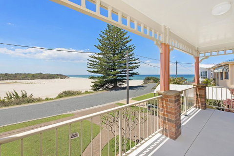 SEASCAPE - An Enticing Lakeside Escape - Darwin Tourism 0