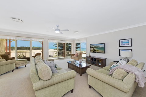 SEASCAPE - An Enticing Lakeside Escape - Darwin Tourism 1