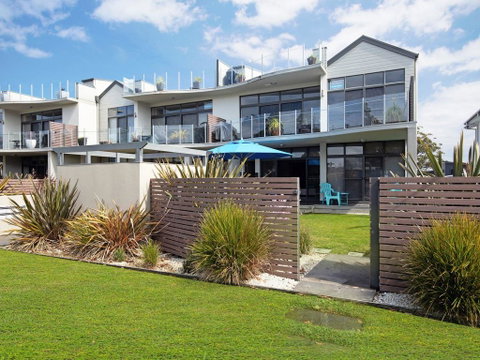 Serenity Shores (by Jervis Bay Rentals) - Darwin Tourism 0