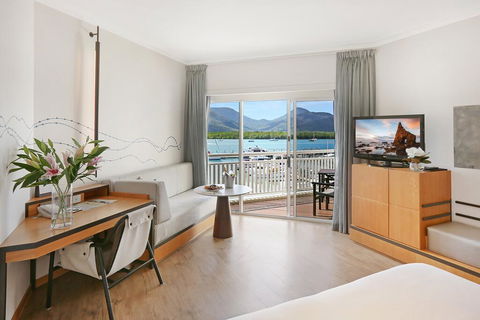 Shangri-La Hotel, The Marina, Cairns - Darwin Tourism 1
