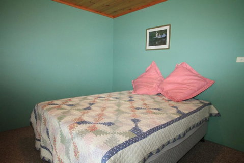 South Sussex's Blue Cottage - Darwin Tourism 3