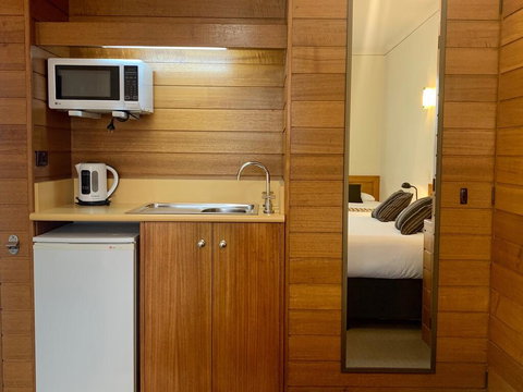 Sovereign Park Motor Inn - Darwin Tourism 2