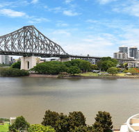 Spacious Executive 3 Bedroom - Brisbane CBD - Views - Pool - WIFI - Free parking - Darwin Tourism