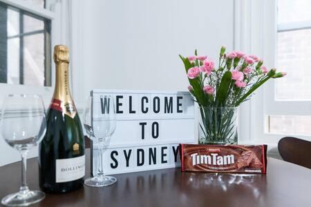 Spacious Harbour View 4bd Home In Sydney CBD - Darwin Tourism 1