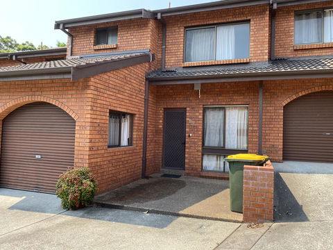 Spacious Townhouse In Wollongong - Darwin Tourism 3