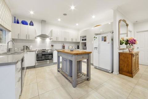 StayCentral - Rosanna Luxurious Mansion - Darwin Tourism 1