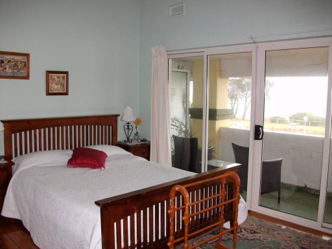 Stella's Dromana Hotel - Darwin Tourism 2
