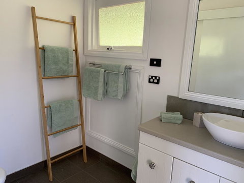Stephanies Country Cottages - Darwin Tourism 3