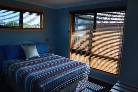 Strahan Bungalows - Darwin Tourism 1