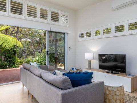 Studio By The Bay :: Jervis Bay Rentals - Darwin Tourism 1