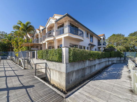 Stunning 3 Bedroom Villa At Hope Harbour Marina - Darwin Tourism 1