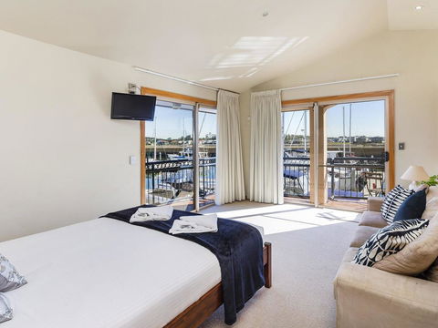 Stunning 3 Bedroom Villa At Hope Harbour Marina - Darwin Tourism 2