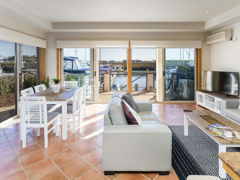 Stunning 3 Bedroom Villa At Hope Harbour Marina - Darwin Tourism 0