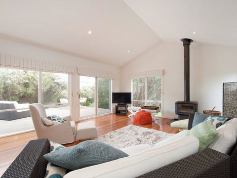 Stunning Seaside Escape - Darwin Tourism 1