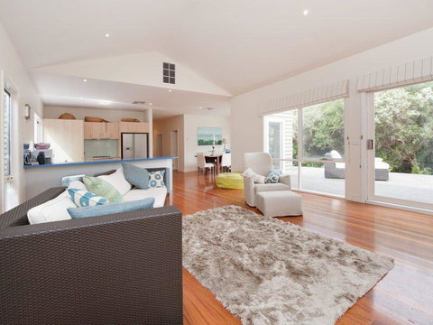 Stunning Seaside Escape - Darwin Tourism 3