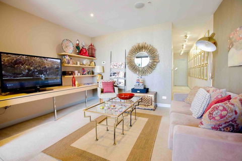 Stylish 1 Bedroom Apartment Amazing City Views - Darwin Tourism 2