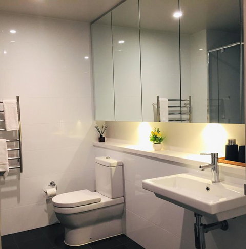 Stylish 2BR With Stunning Views - Sydney Olympic Park - Darwin Tourism 3