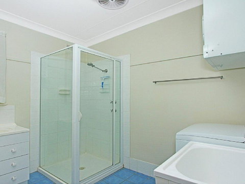Summer Breeze - Clean And Simple, 200m To Beach - Darwin Tourism 1