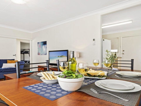 Summer Breeze - Clean And Simple, 200m To Beach - Darwin Tourism 3