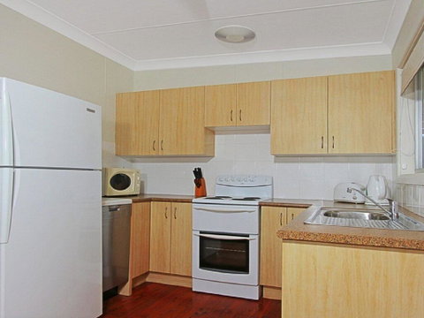 Summer Breeze - Clean And Simple, 200m To Beach - Darwin Tourism 2