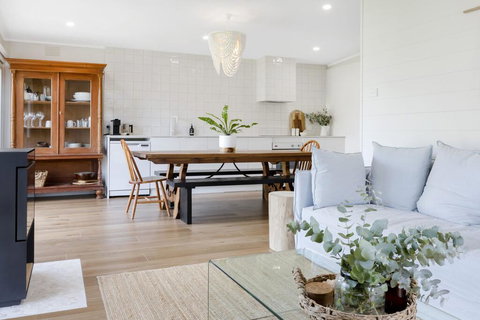 SUNKISSED - MORNINGTON - Darwin Tourism 3